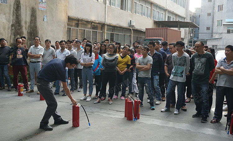 訊鵬科技消防演習(xí).jpg 訊鵬科技消防演習(xí).jpg