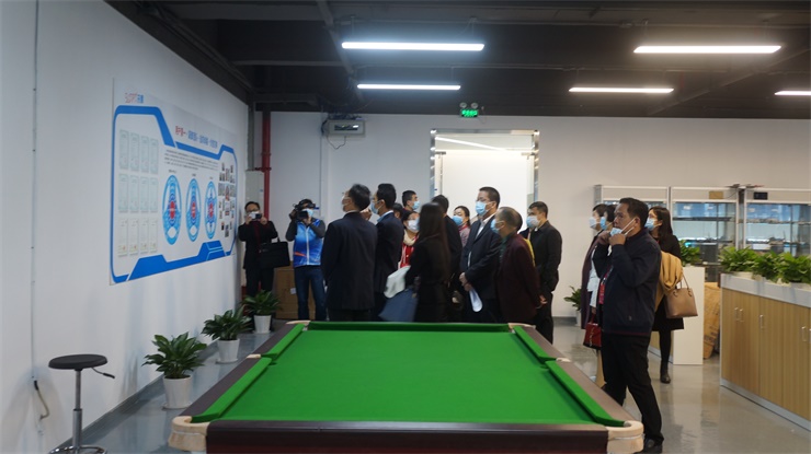 向視察團闡述訊鵬企業(yè)文化 向視察團闡述訊鵬企業(yè)文化